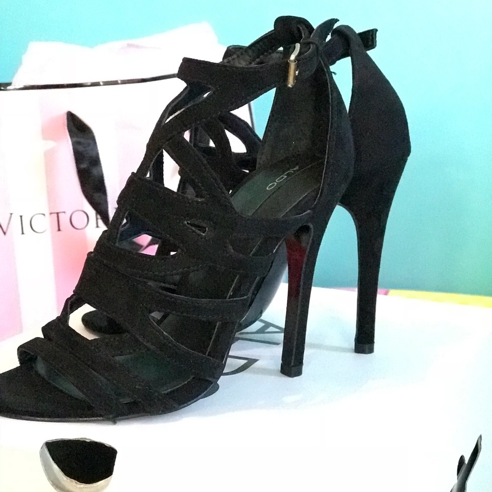 Heels - Picture 6 of 6